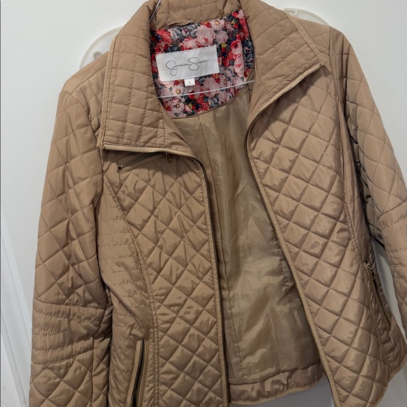 Cream and Gold Jacket with Elegant Design - Picture 6 of 7